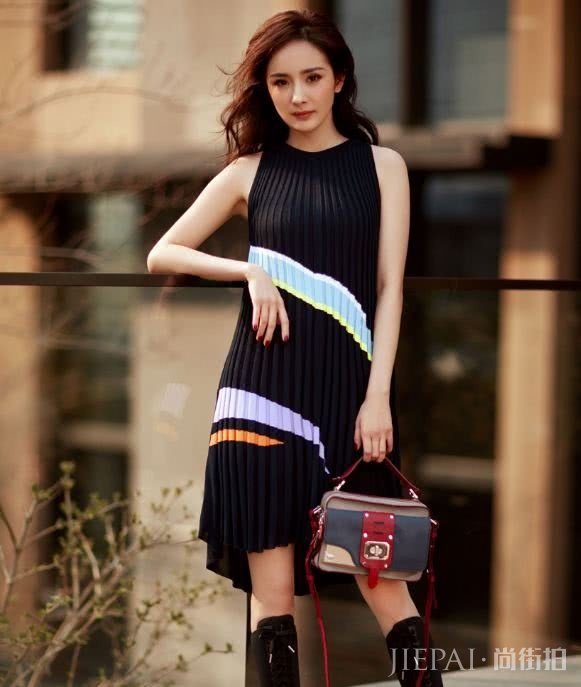 杨幂真是从小美到大,这腰看着绝对不到二尺吧!